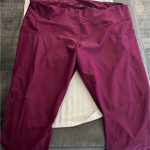 Old Navy 4x active leggings pockets! $15